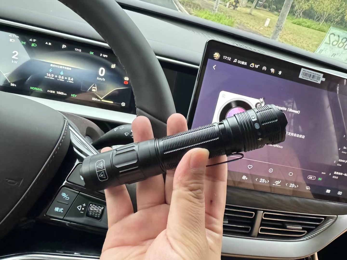 W-01电击棍强光电击手电 - 2万伏高压防身器材航空铝 - 大盟安防 。 W-01型防身电击棍-航空铝材质-大盟安防